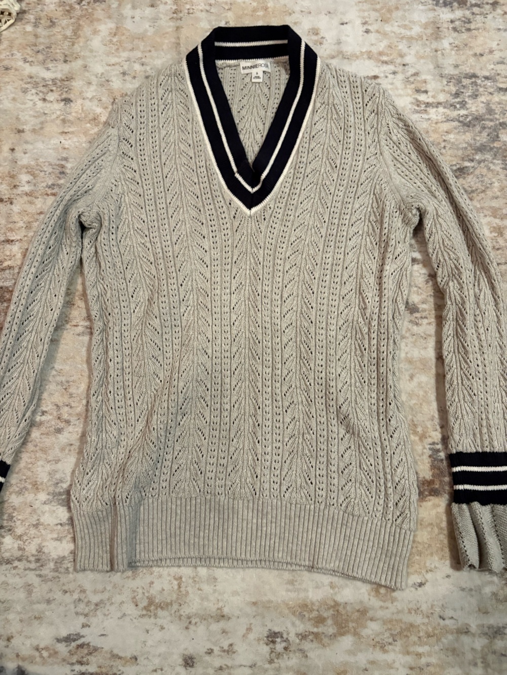 Women’s grey Cable-Knit V-Neck Sweater with Contrast Trim